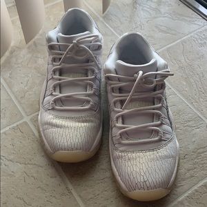 Jordan 11 Retro Low Heiress Pure Platinum (GS)